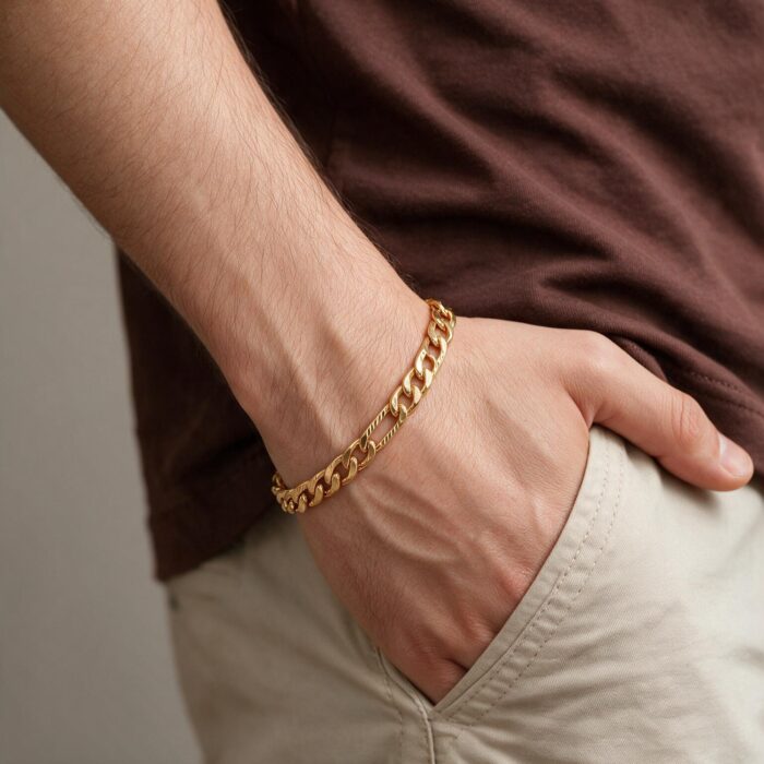 alt="figaro chain gold bracelet"