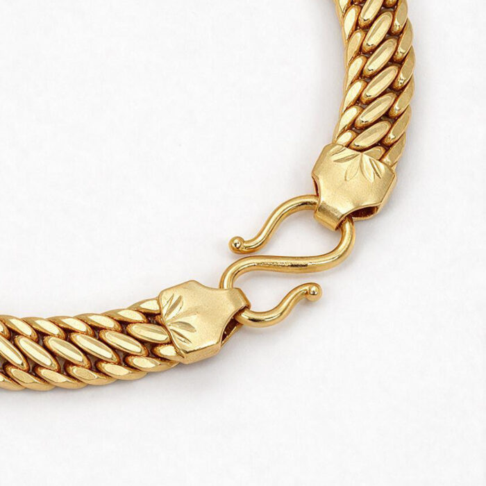 alt="Men's Gold Bracelets"