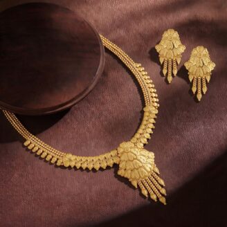 alt="gold plated necklace set"