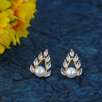 Dainty Rose Gold Stud Earrings – Subtle Everyday Sparkle