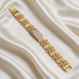 alt="elegant men’s gold chain bracelet"