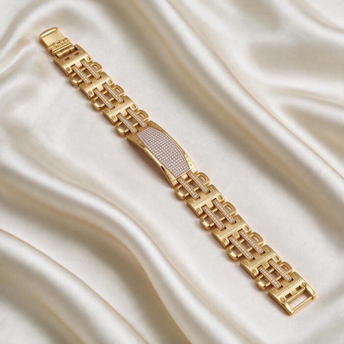 alt="elegant men’s gold chain bracelet"