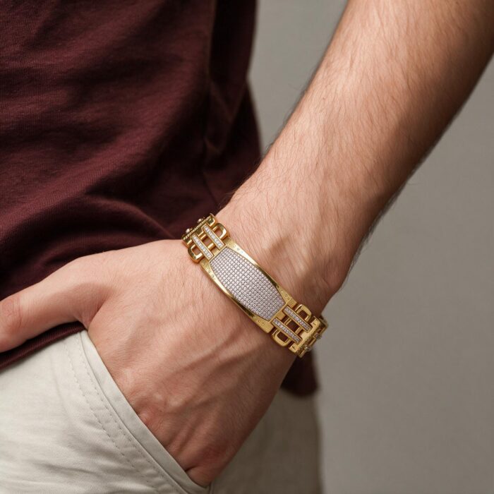 alt="elegant men’s gold chain bracelet"