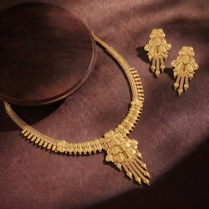 alt="paisley loop floral necklace set"