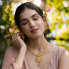 alt="round filigree necklace set"