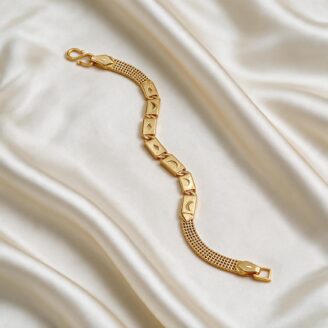alt="textured mesh gold bracelet"
