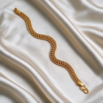 alt="woven curb chain"